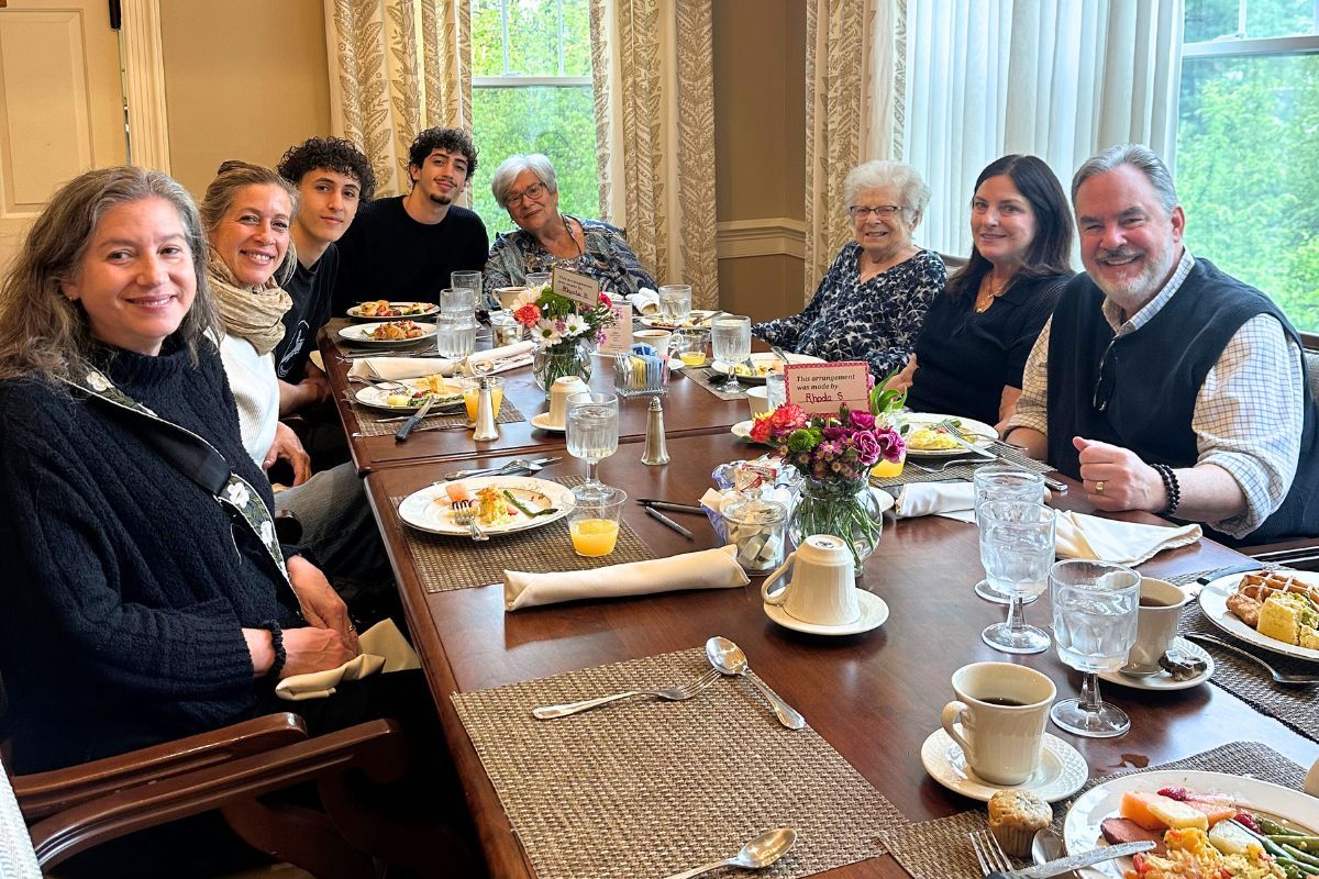 The Power of Connection: Why Community Matters for Aging Seniors