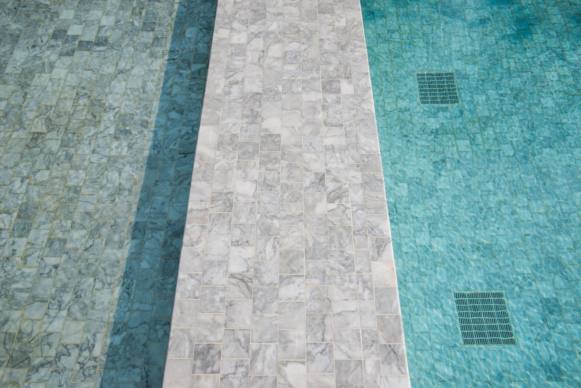 gres porcellanato, gres porcellanato piscina, piscina interrata, rivestimento piscina