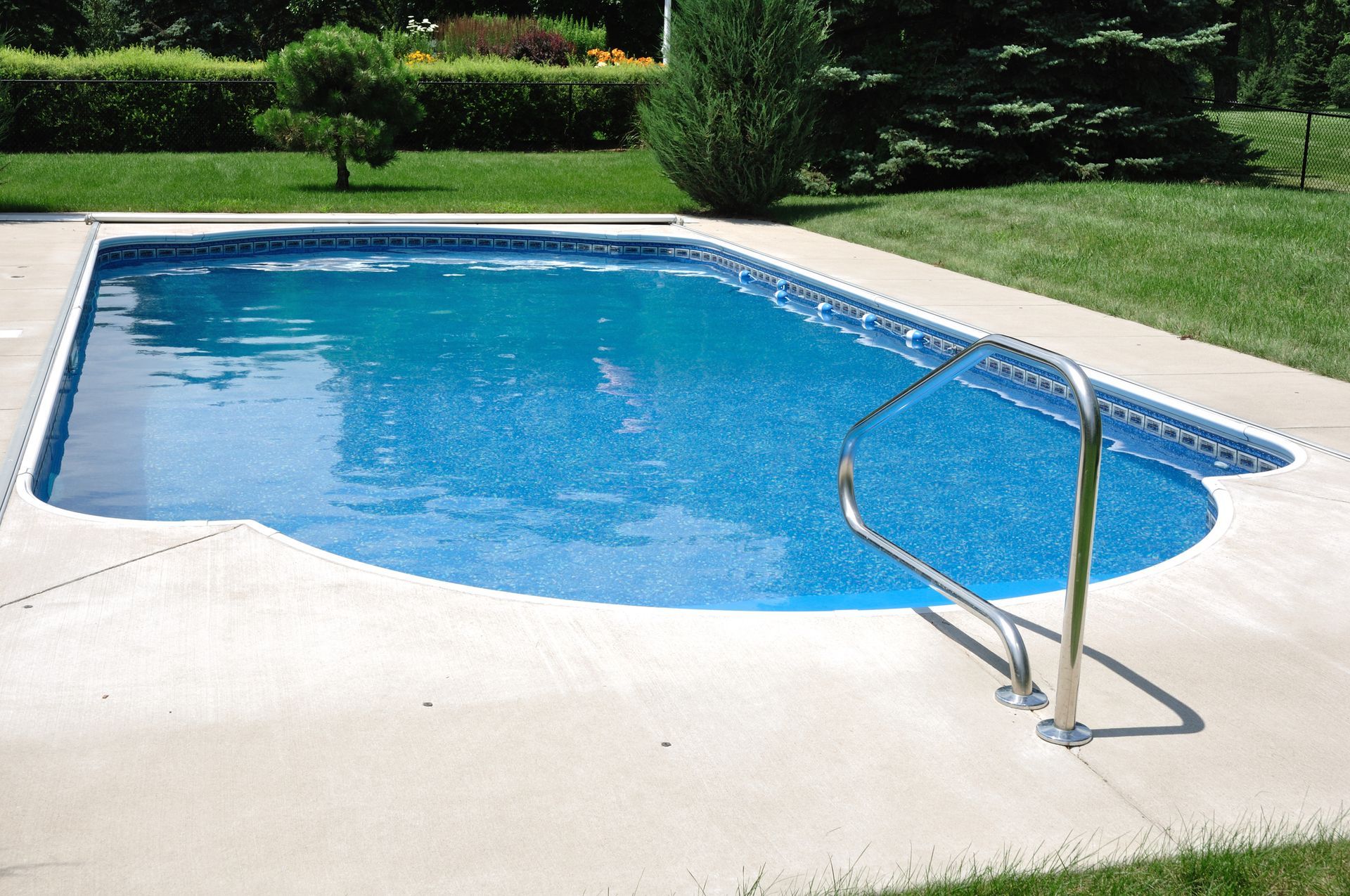 Elegant Pool Design - Meriden, KS - Four Seasons Pools