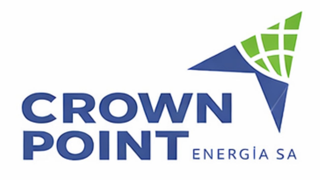 Logotipo de Crown Point Energía SA con texto azul y un icono de flecha estilizada que contiene un patrón de cuadrícula verde.