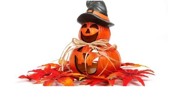Hallowe'en scarecrow made of carved pumpkins