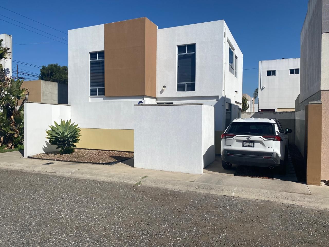 PROYECTO Y CONSTRUCCIÓN DE LA FACHADA FRACC. EL RUBY 