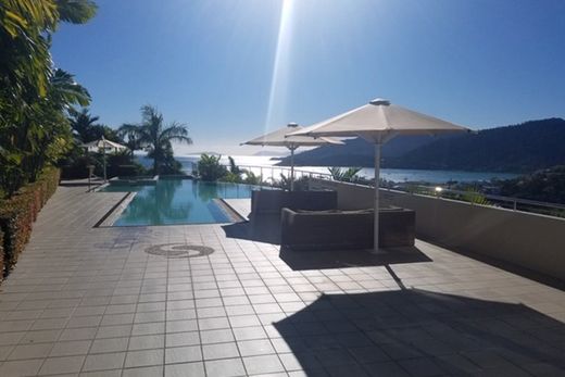 Commercial Pool — Pool Maintenance in Airlie Beach, QLD