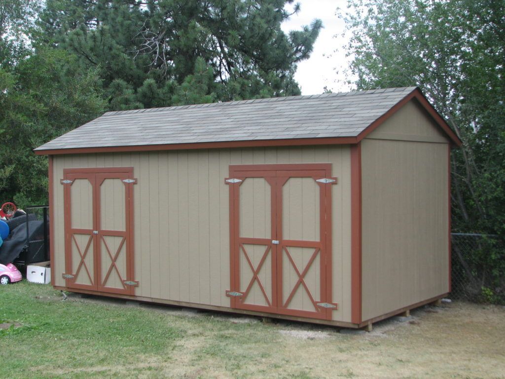 A shed with a roof that has the letter h on it