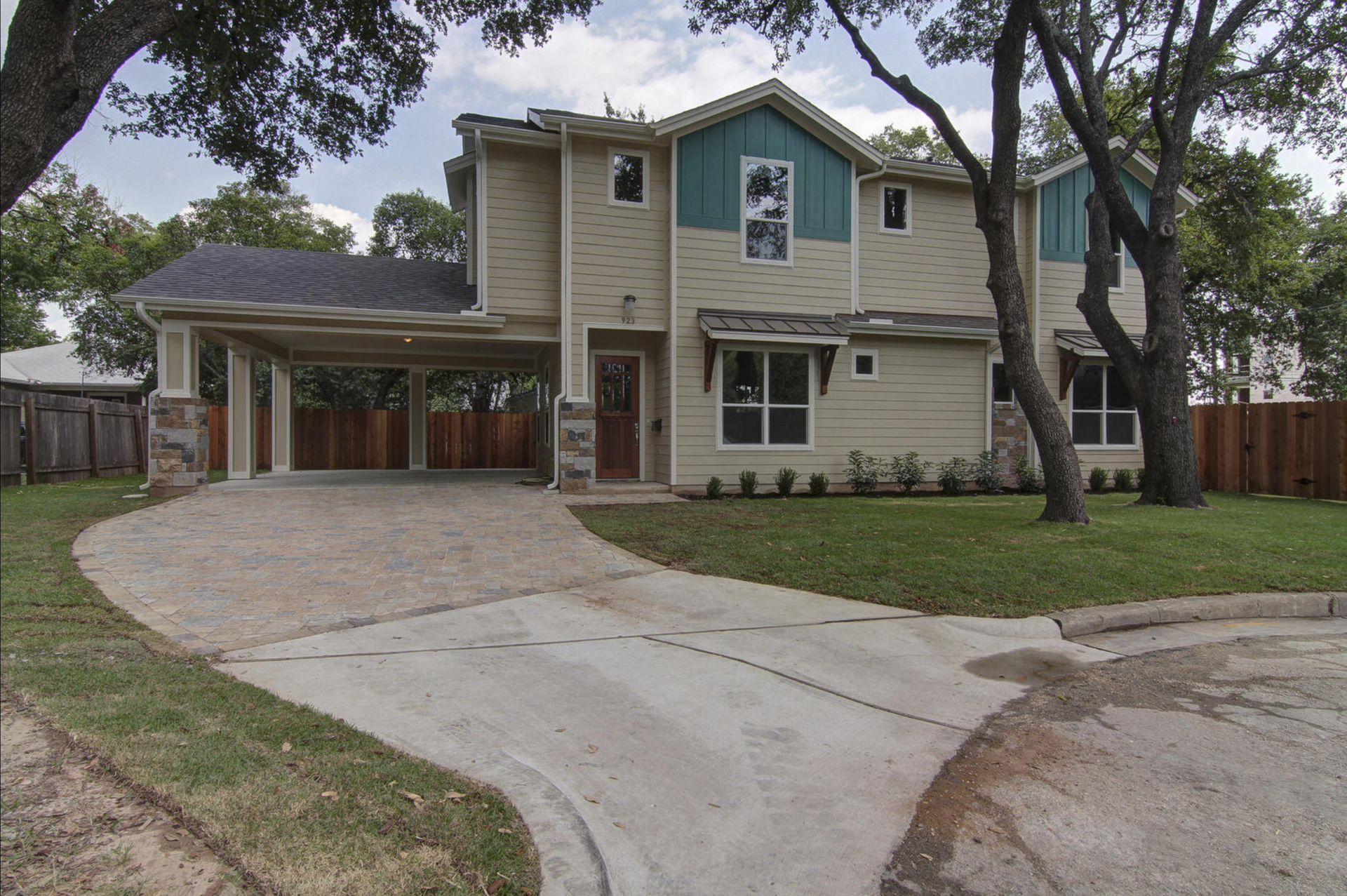 923 East 37th Street