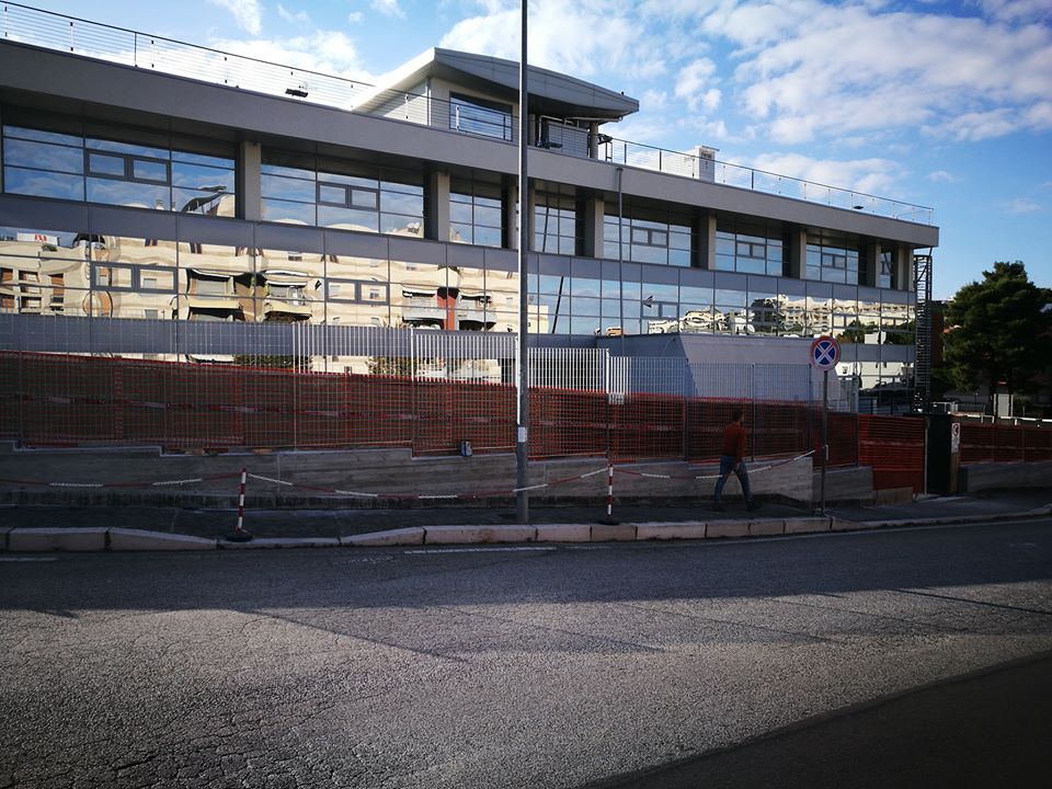 facciate continue per stabilimenti industriali