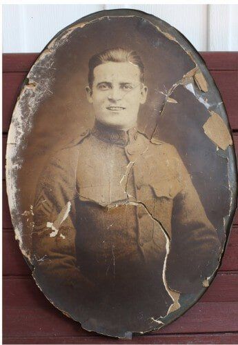 Damaged photo of a soldier — Newark, DE — Foto Doctor