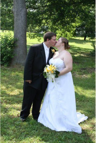 Groom and bride kissing — Newark, DE — Foto Doctor