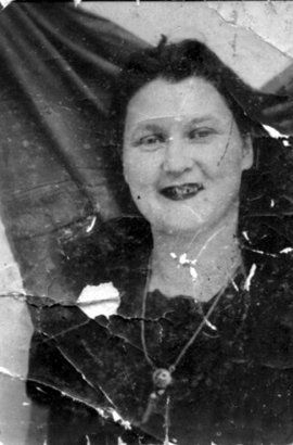 Damaged photo of a woman in black and white — Newark, DE — Foto Doctor