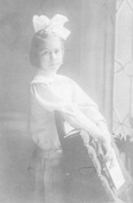 Damaged photo of a young girl — Newark, DE — Foto Doctor