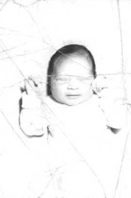 Damaged photo of a baby — Newark, DE — Foto Doctor
