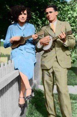Colorized photo of a couple playing guitar — Newark, DE — Foto Doctor