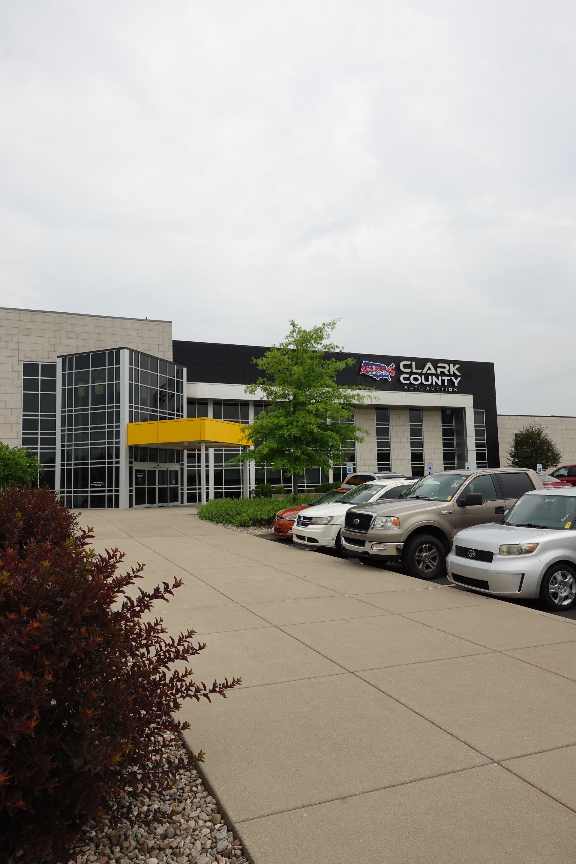 A large building with a lot of cars parked in front of it