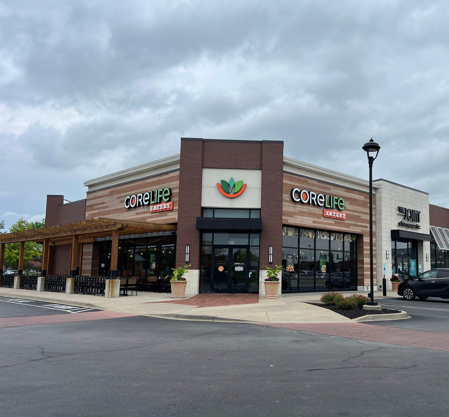 A large building with the word campus on it
