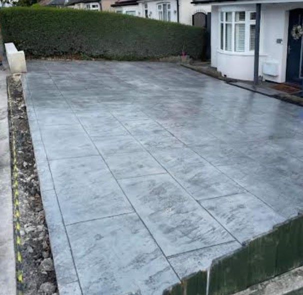 grey paver pattern imprinted driveway in Nottingham