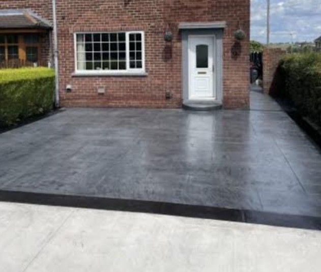 grey paving stone pattern imprinted driveway in Nottingham