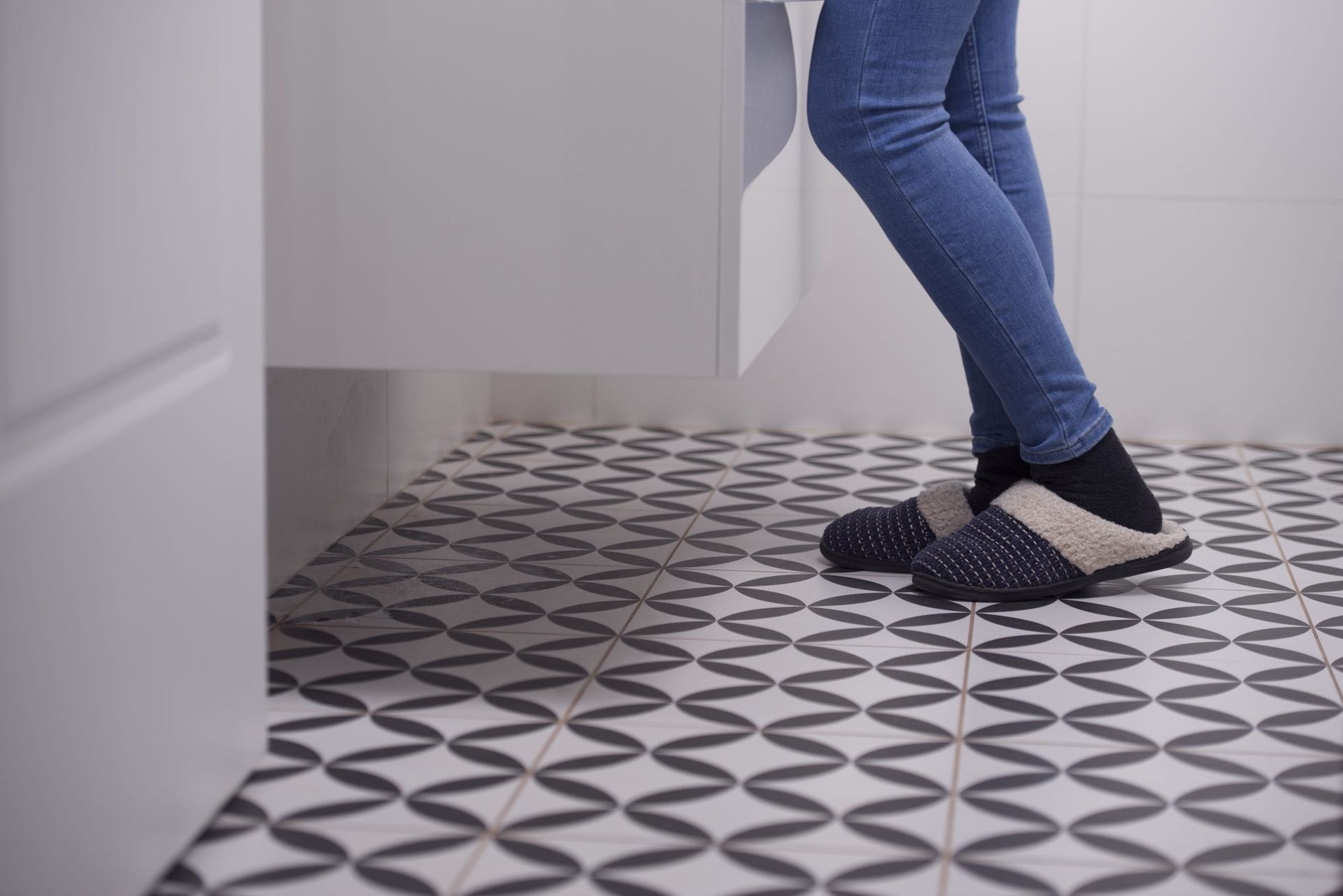 Anti Slip Tiles Bathroom Floor in CNY Syracuse, North Syracuse, Baldwinsville, Cicero, Clay, Liverpool, Fulton, Oswego, Cortland, and Auburn, NY