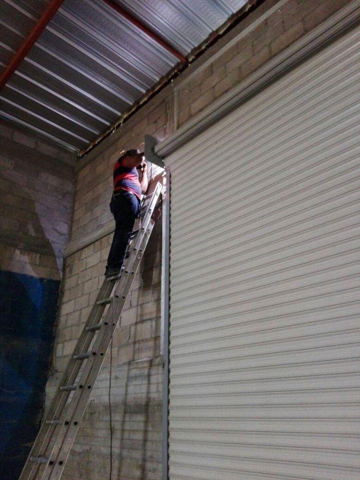 SISTEMAS DE SEGURIDAD Y PUERTAS AUTOMÁTICAS - Instalación y mantenimiento de puertas automáticas