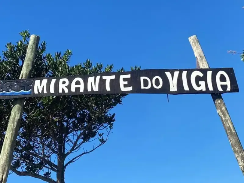 Placa com a inscrição