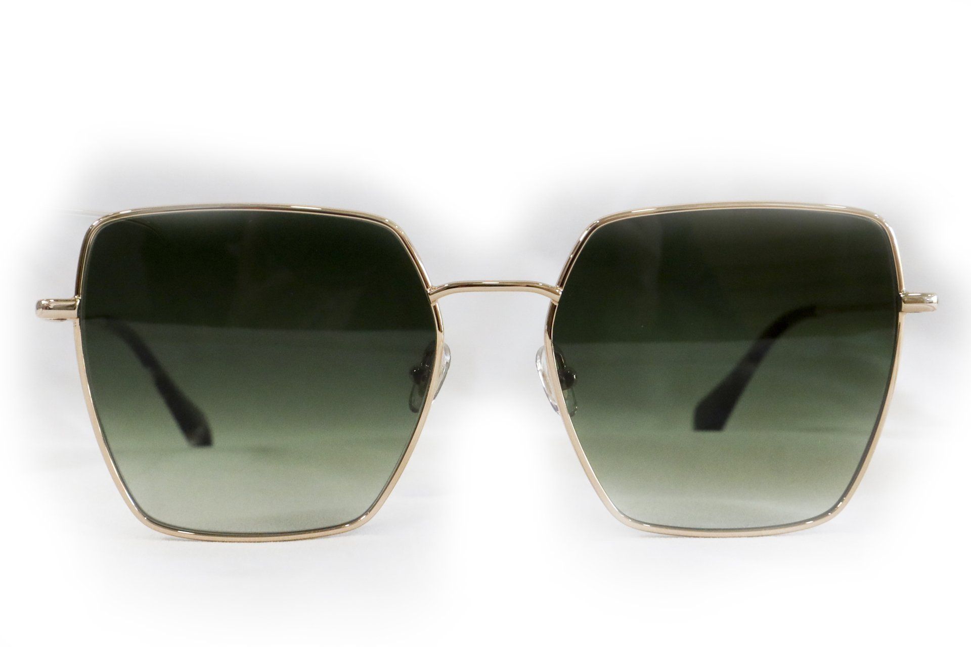 Occhiali da sole esagonali con montatura dorata e lenti verdi sfumate, su sfondo bianco.