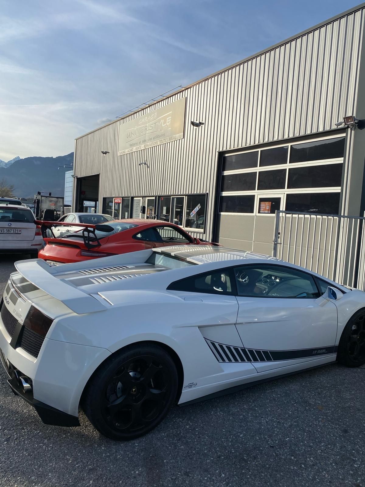 Lamborghini Gallardo blanche pour un entretien chez Garage Universtyle Sion 