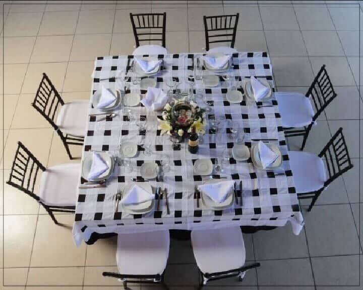 ALQUILERES INTERNACIONALES- Mesa vintage