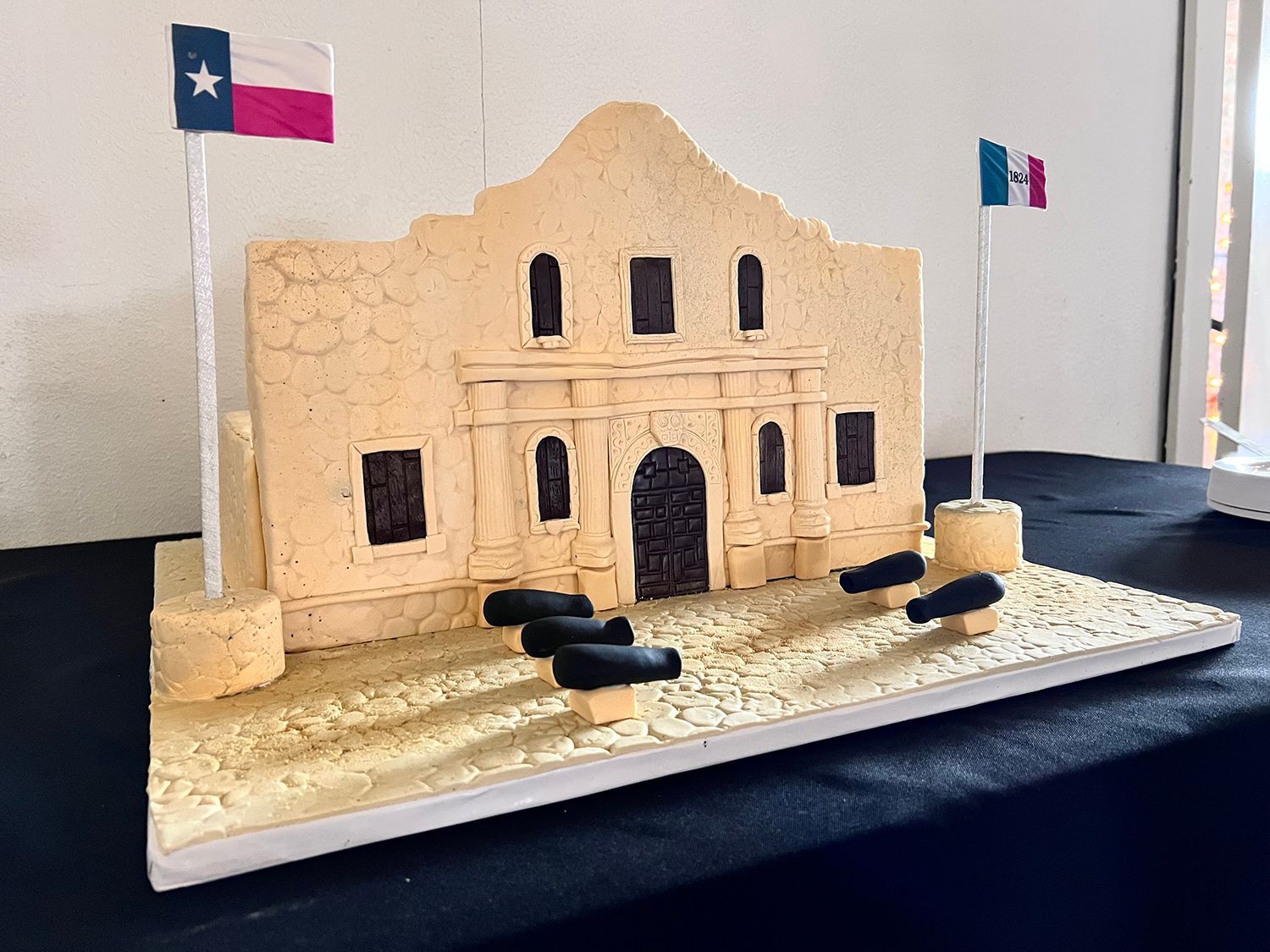 dallas affairs- grooms cake 29