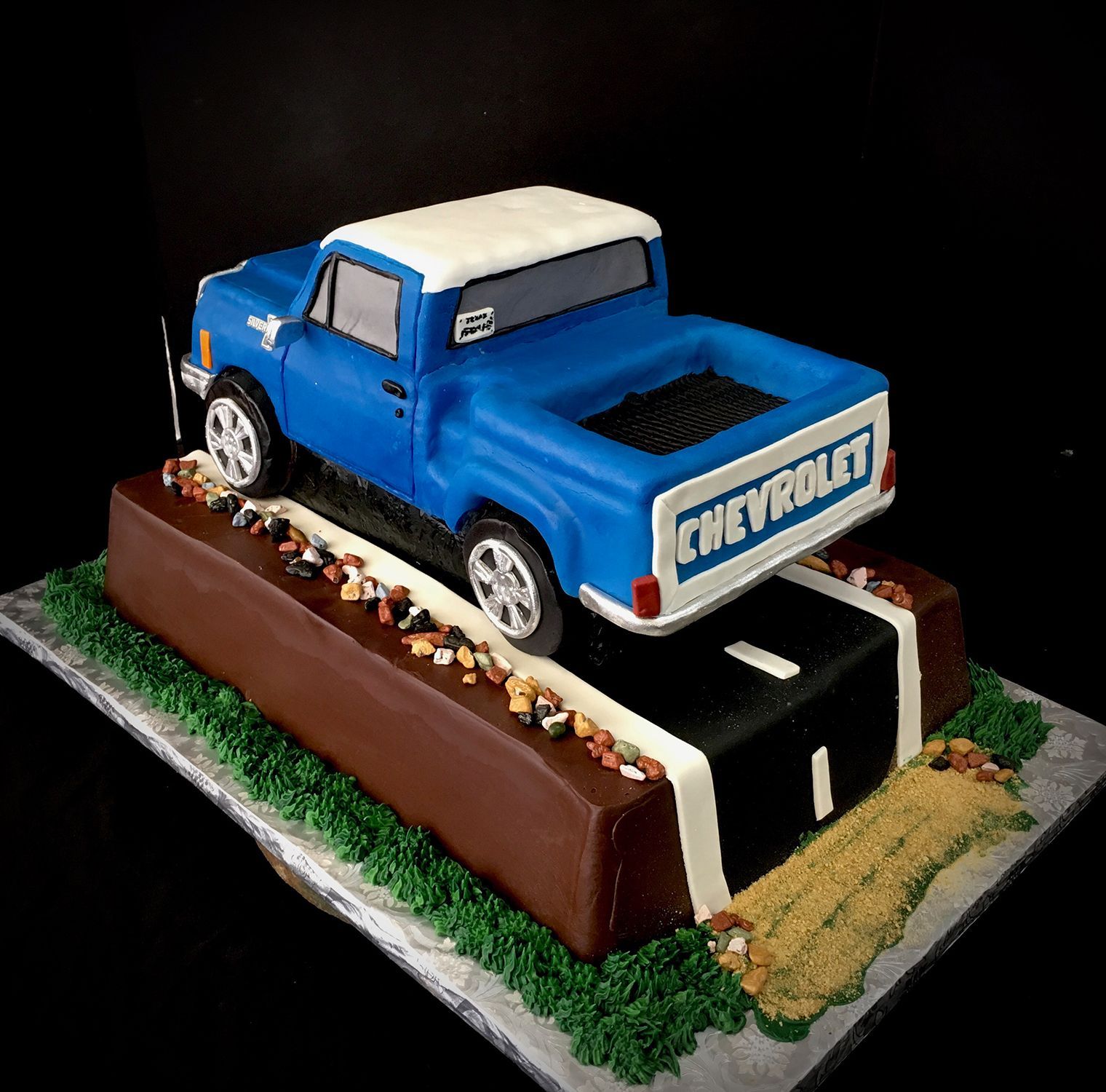 dallas affairs- grooms cake 35