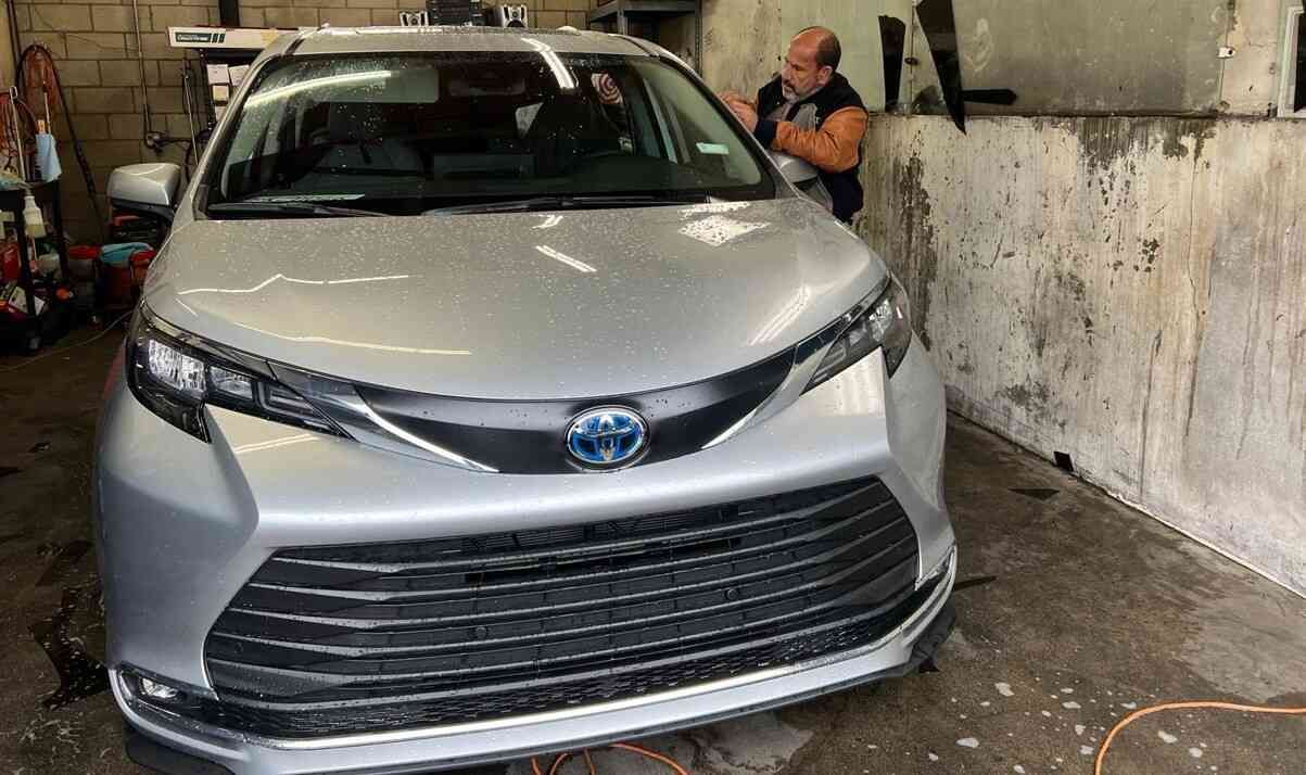 Professional Auto Window Tint Installation