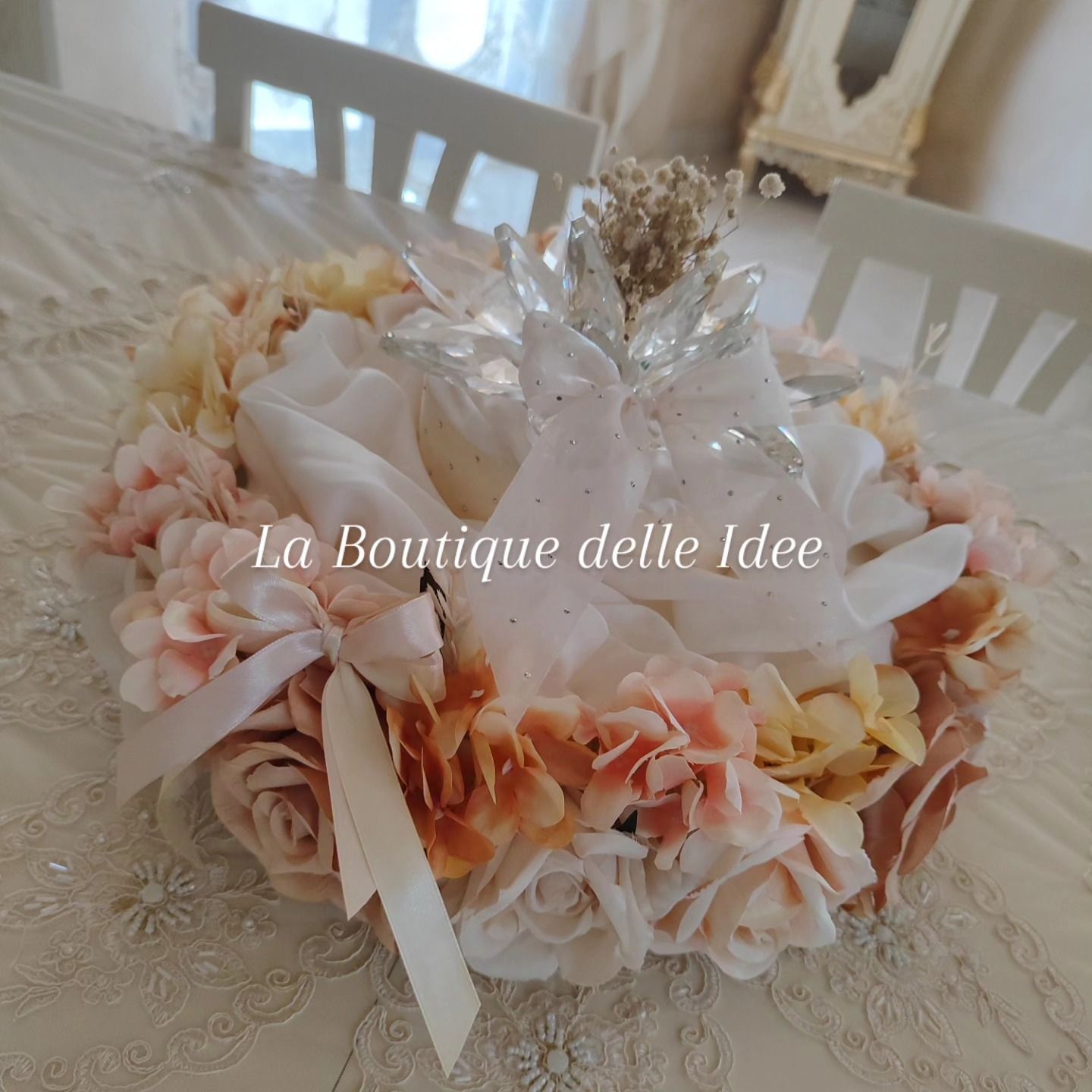 Presso la boutique delle idee composizione floreale su tavolo
