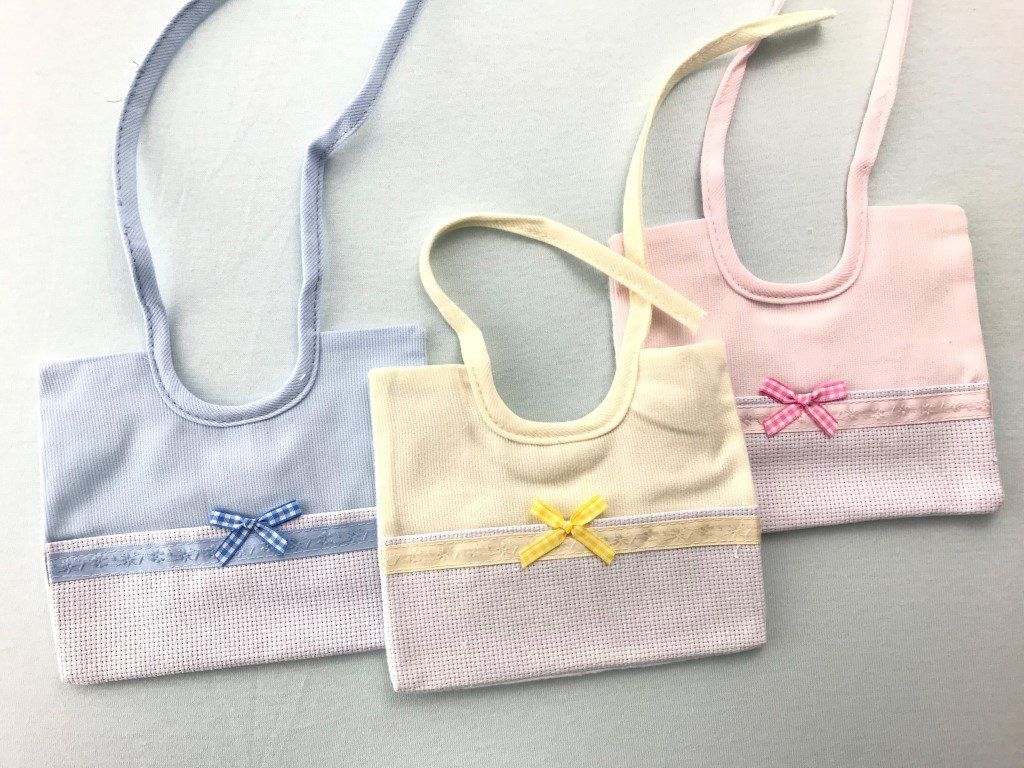 bavaglino ricamo filati tre sfere