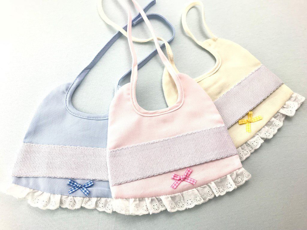 bavaglino ricamo filati tre sfere