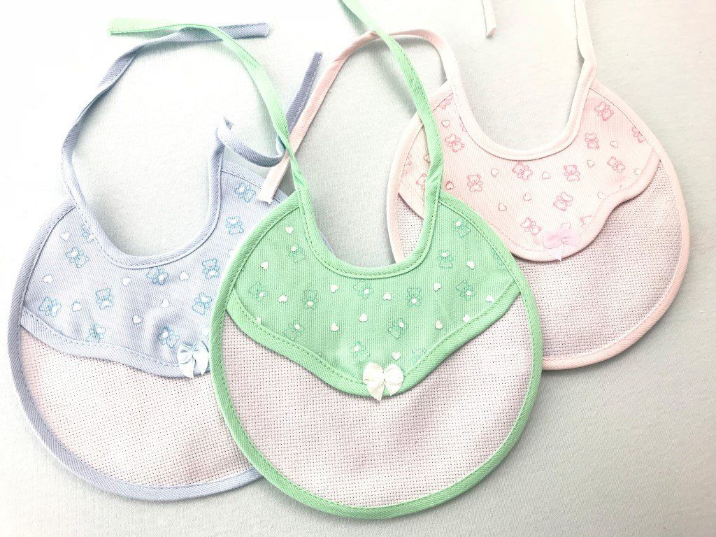 bavaglino ricamo filati tre sfere