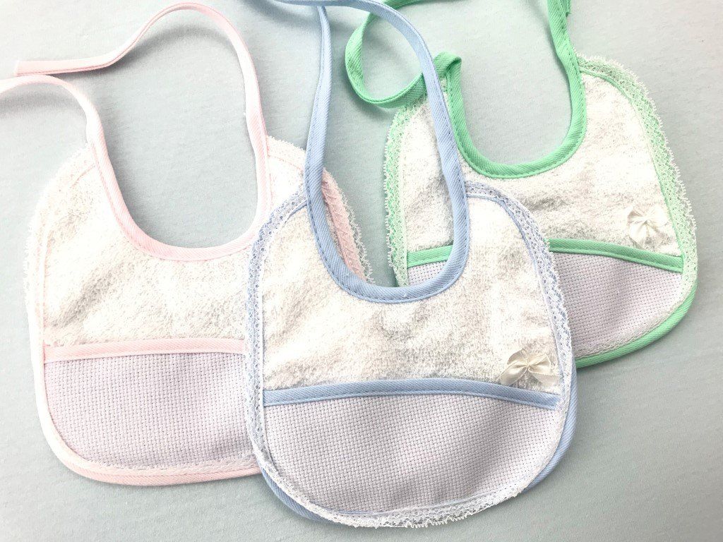 bavaglino ricamo filati tre sfere