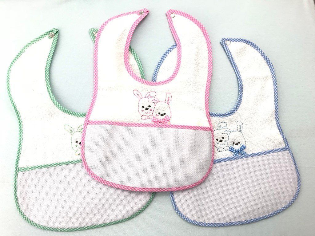 bavaglino ricamo filati tre sfere