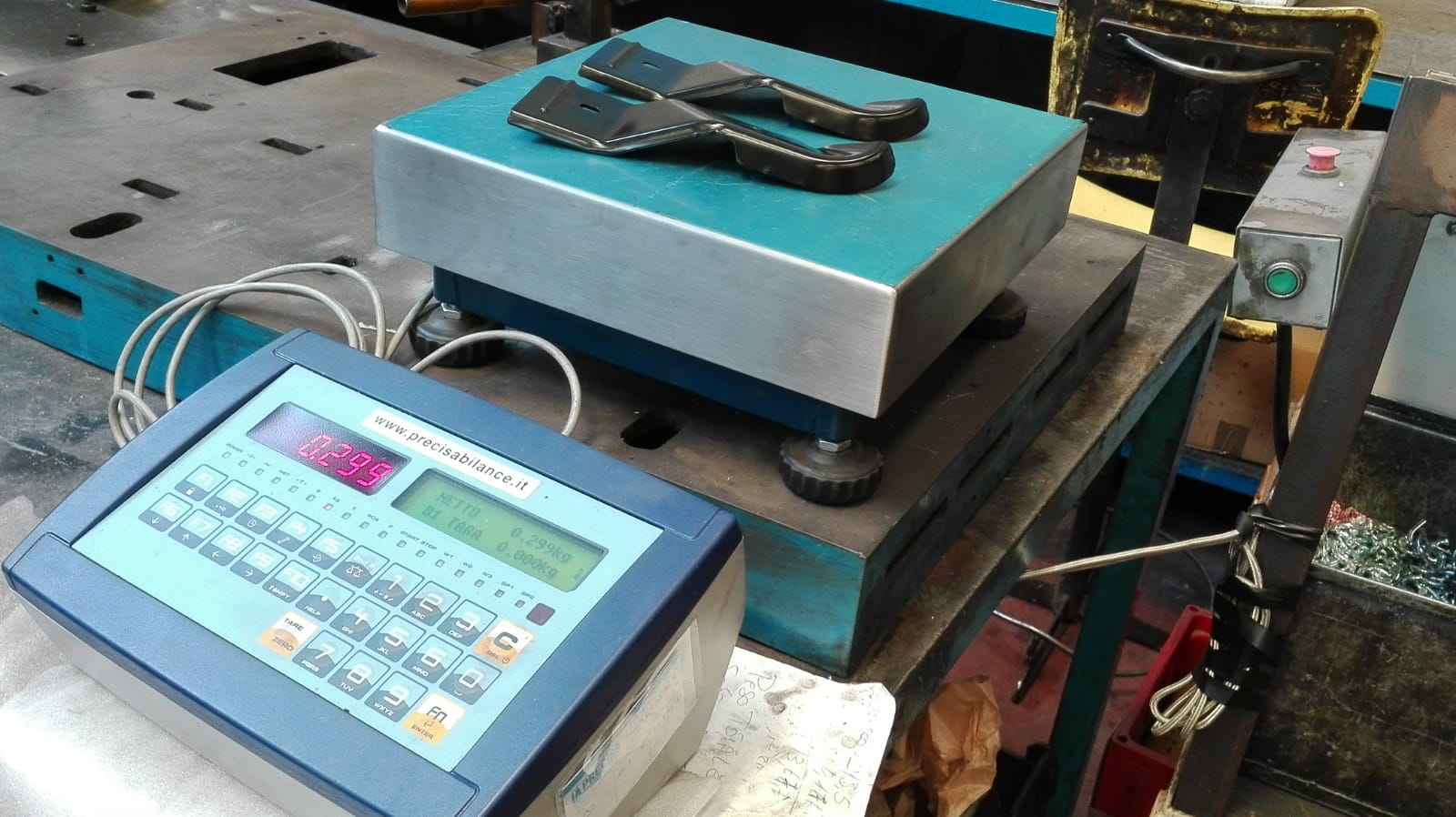 macchinari per pesatura e lavorazione lamiere