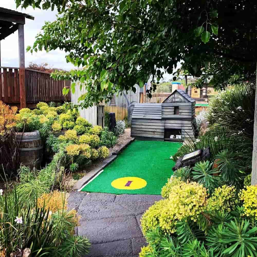 MINI GOLF