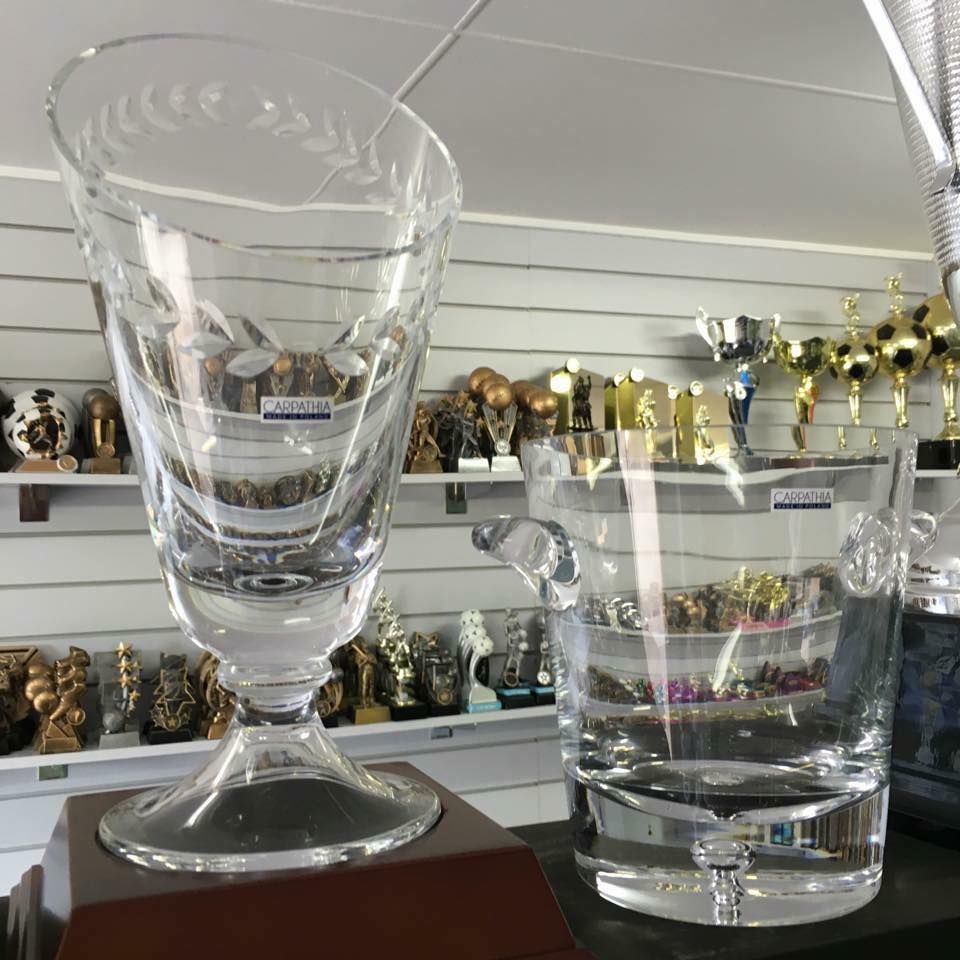 Clear Glass With A Laurel Wreath On It — Accolades Awards Hunter Valley In Maitland, NSW