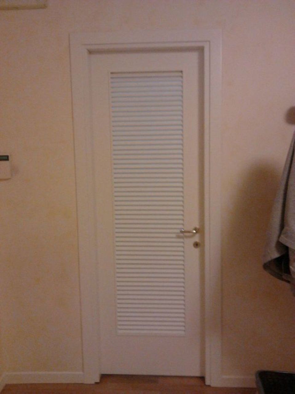 porta con cornice in vetro