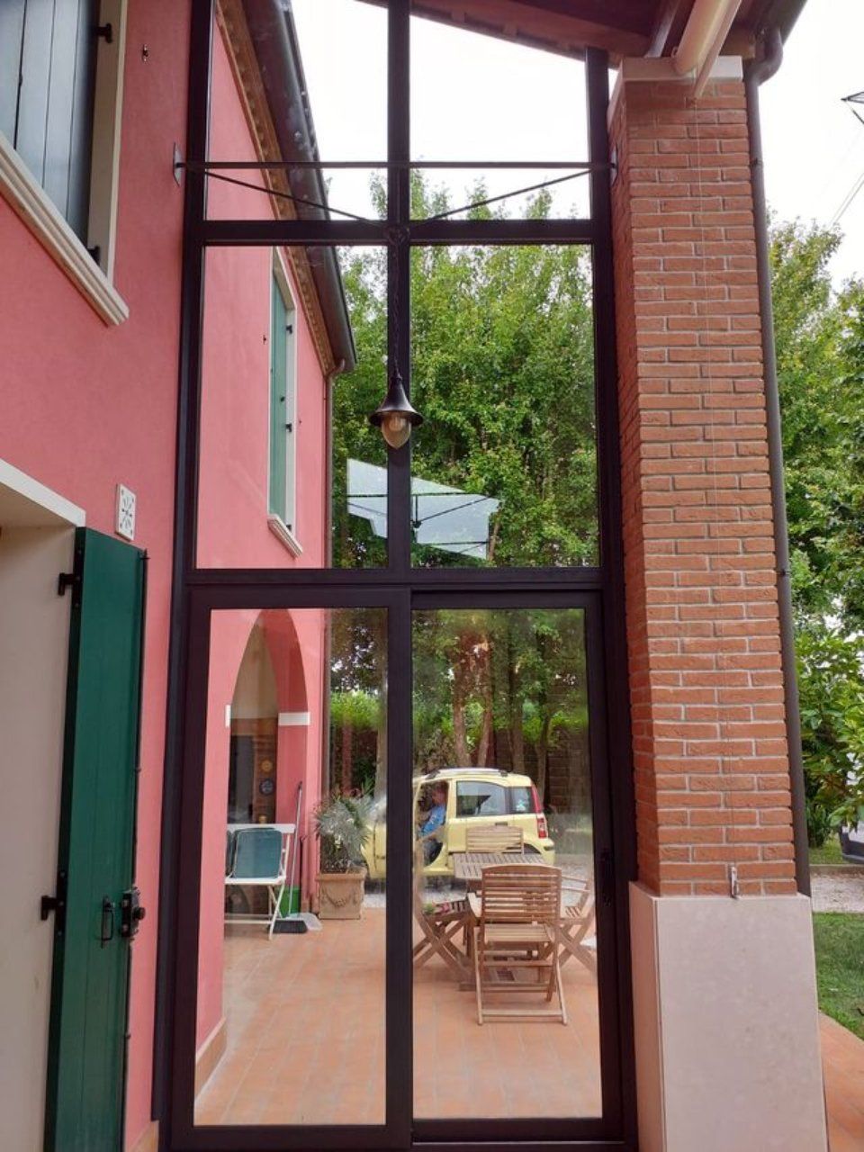 infisso per esterni con vetrata