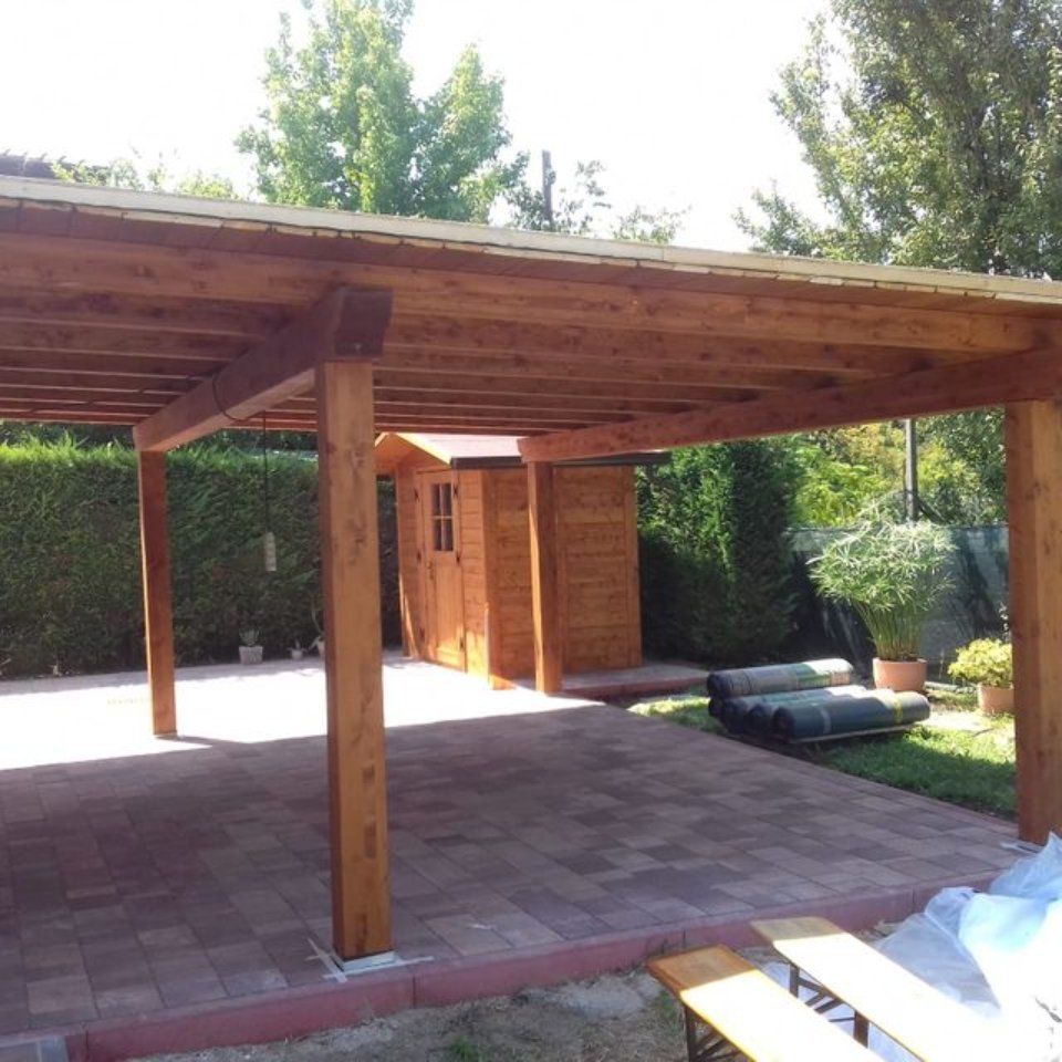 tettoia esterna in legno lamellare