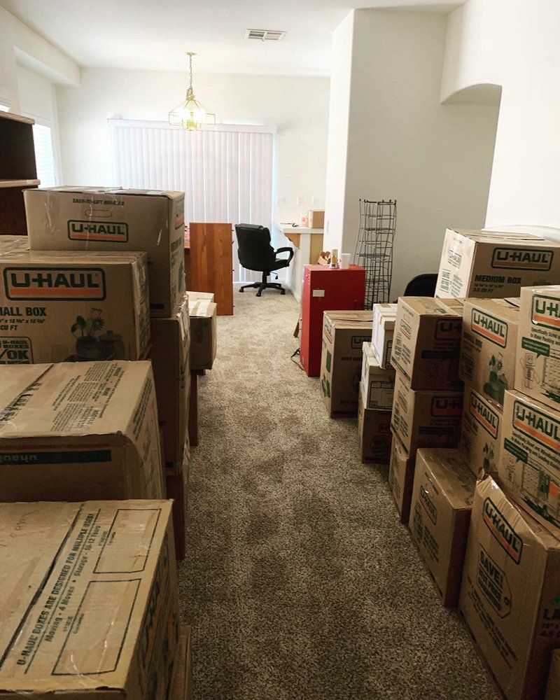 A room filled with lots of u-haul boxes