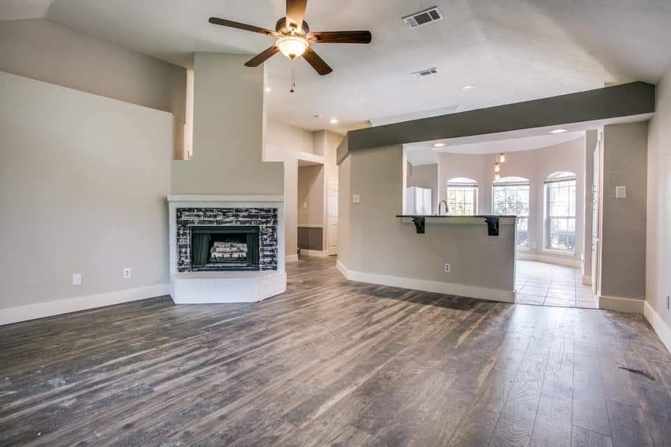a bathroom with a sink , mirror and toilet .