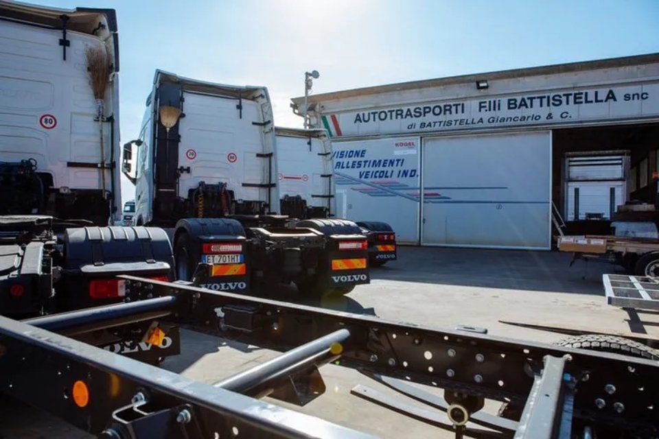 Parco auto parcheggiato