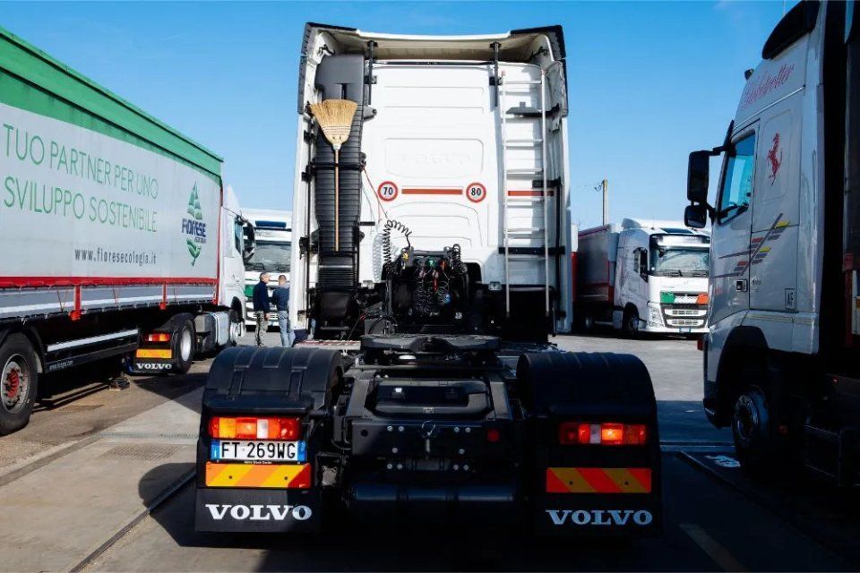 camion per trasporti nazionali a Padova