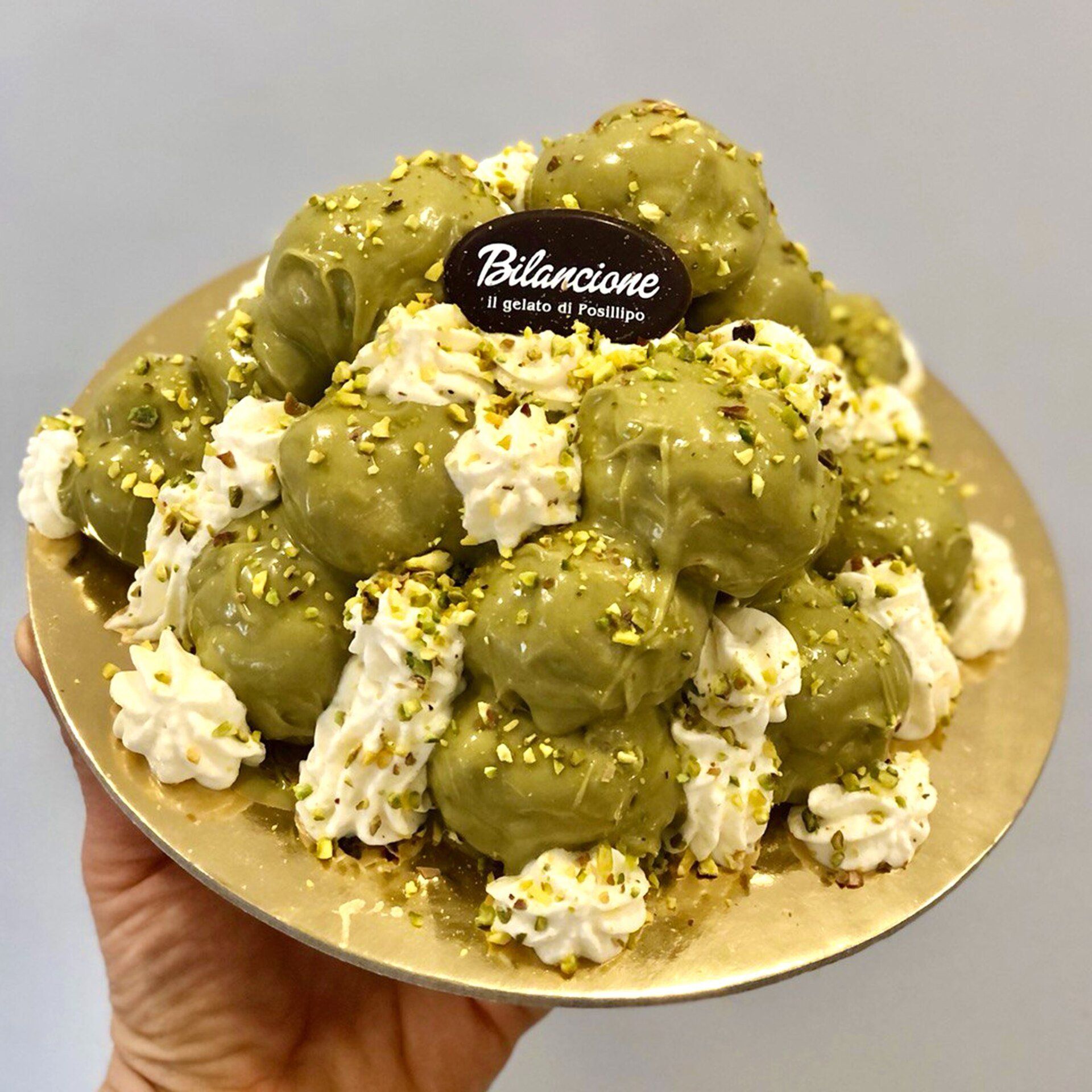 profiteroles al pistacchio