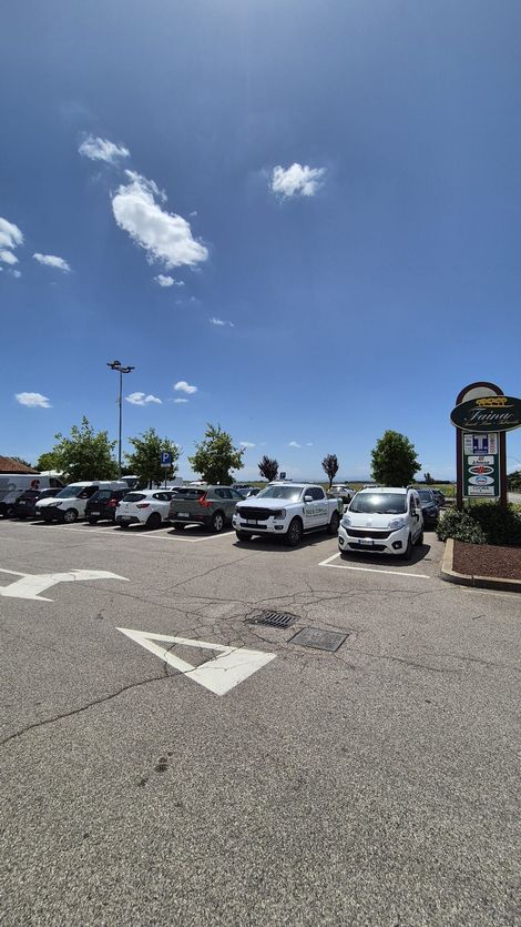 parcheggio esterno