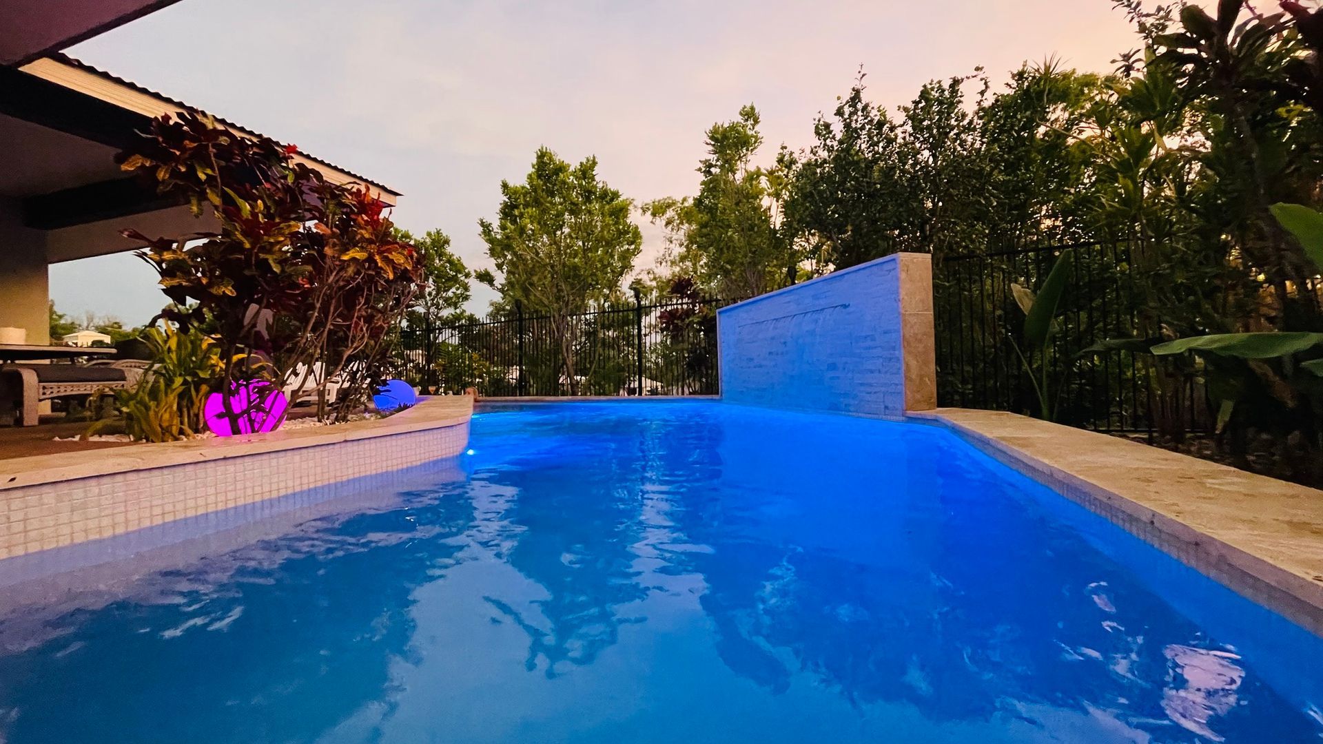 Luxury Modern Backyard Pool - Pool Builders in Girraween, NT