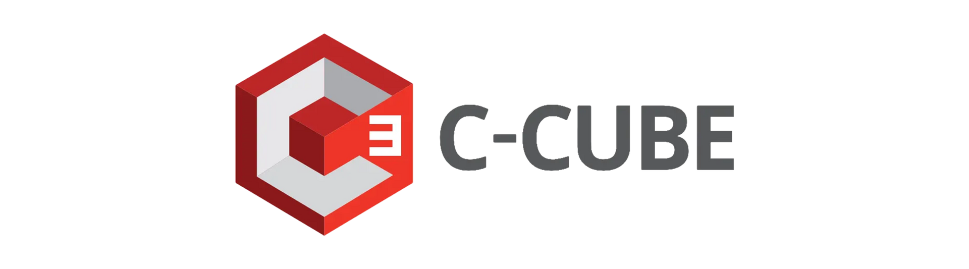 Logo C-CUBE représentant un cube rouge dans un hexagone à contour blanc, avec le texte « C-CUBE » à droite.