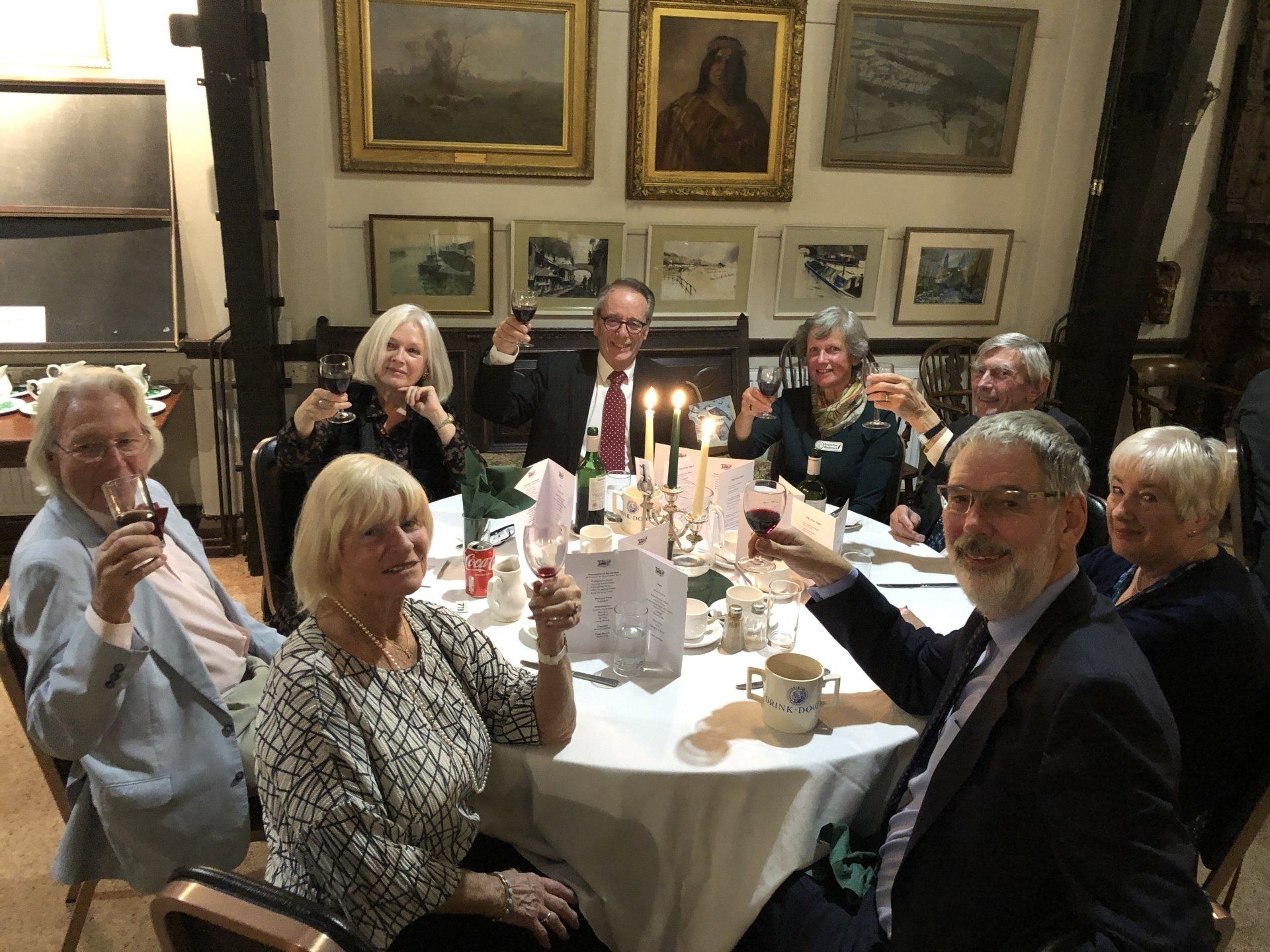 Photo '1904' members enjoying their meal.